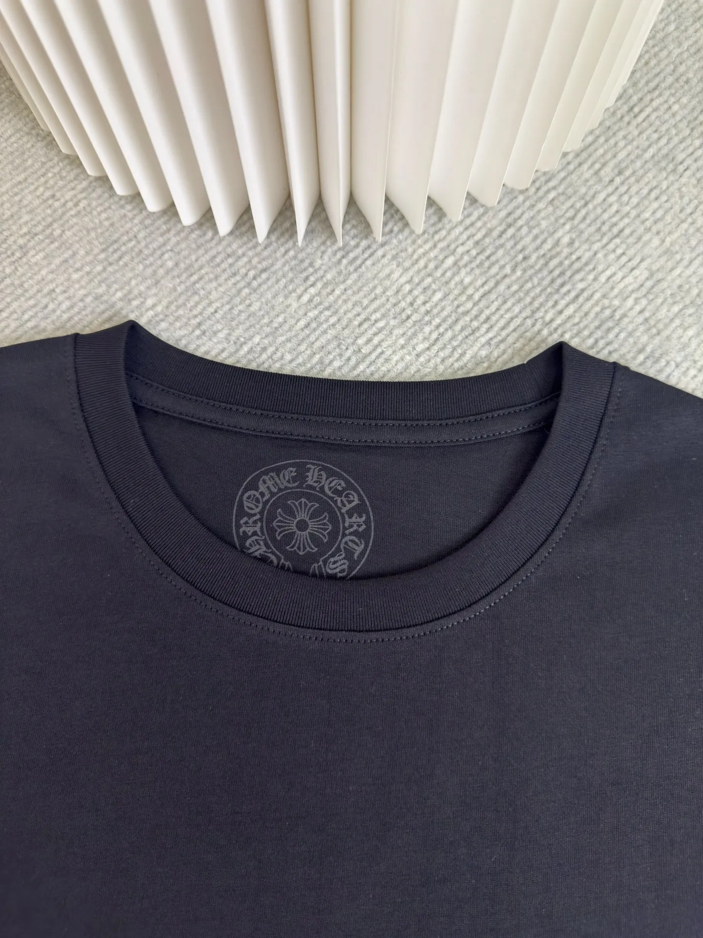 P250 Chrome Hearts Deadly doll co-branded short-sleeved version. Authentic version - physical counter - top luxury quality. 🆚Instant sale of all versions on the market. The fabric is made of 26-woven 200g cotton. Printing is very important. The ink used in the original version is beyond the standard printing. General printing factories have no ability to restore it. After running many factories, the time paid off. Size S M L